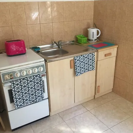 Cozy Farmhouse Budak